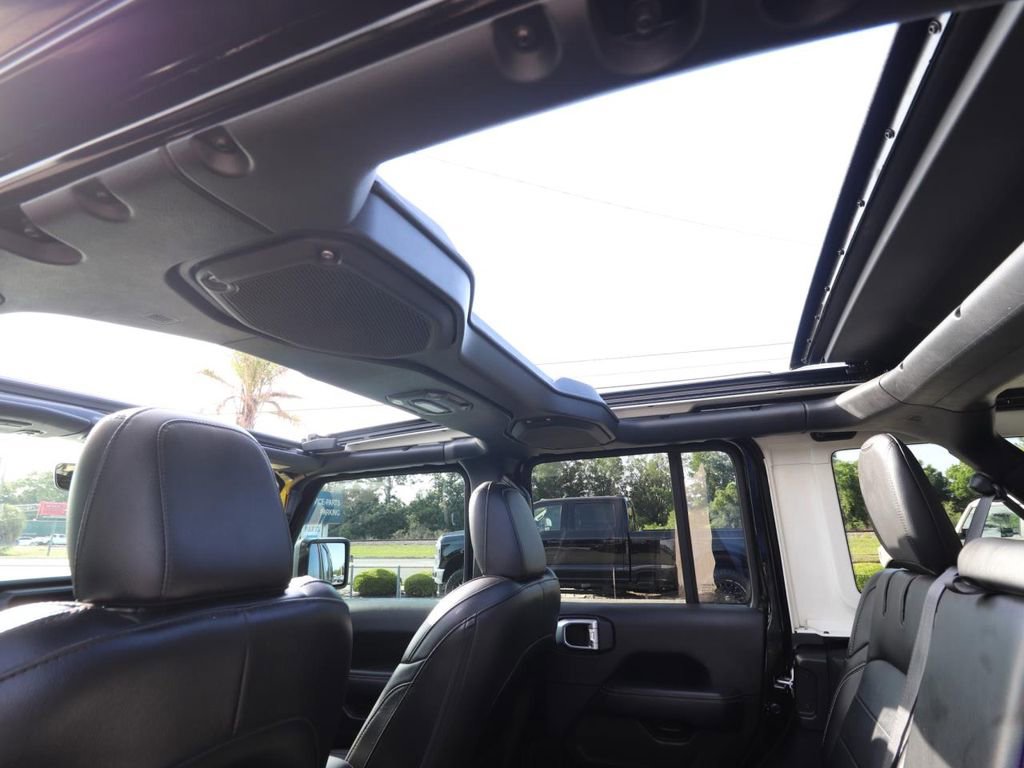 Used 2023 Jeep Wrangler Unlimited Sahara AWD/4WD image 8