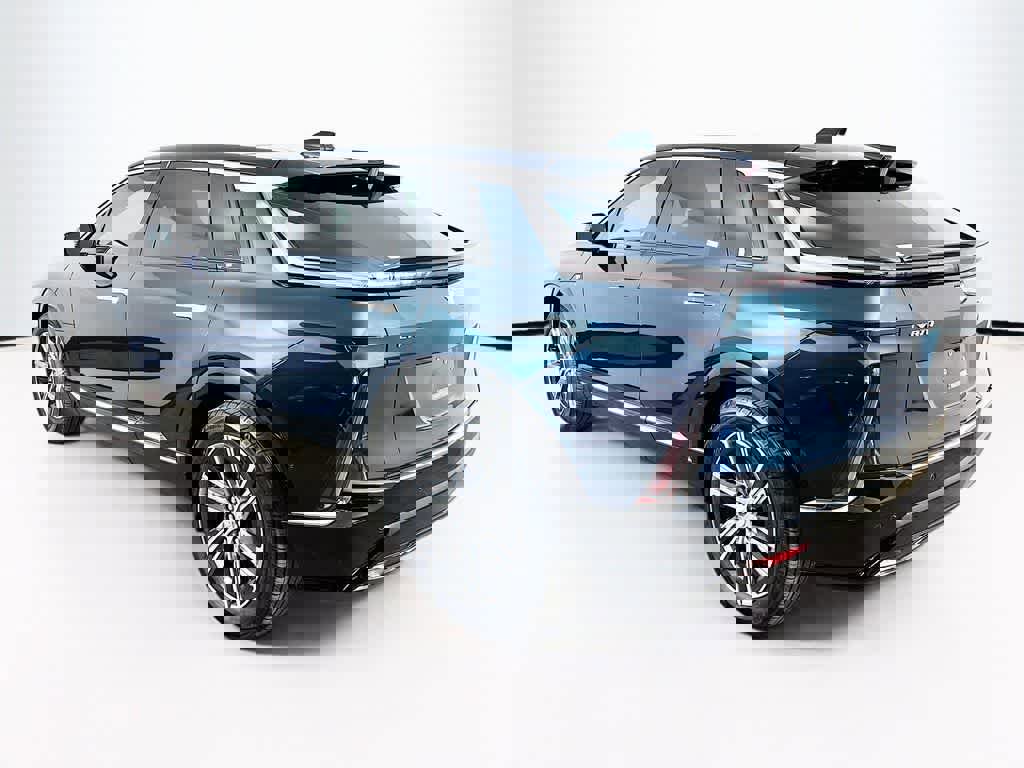 Used 2024 Cadillac Lyriq Luxury image 3