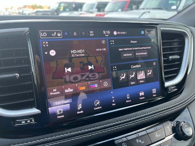 Used 2025 Chrysler Pacifica Limited FWD image 31