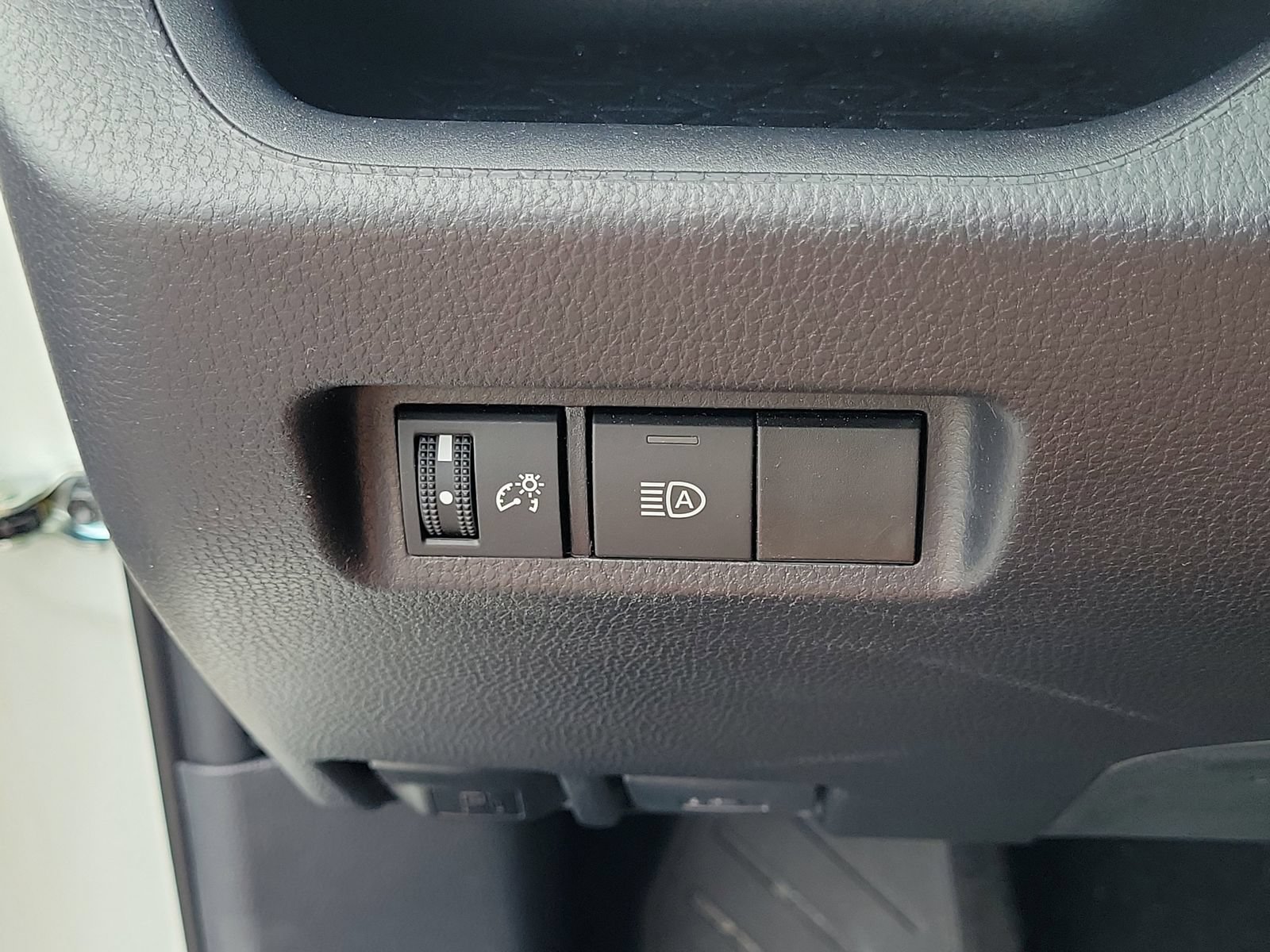 Used 2025 Toyota RAV4 LE FWD image 26
