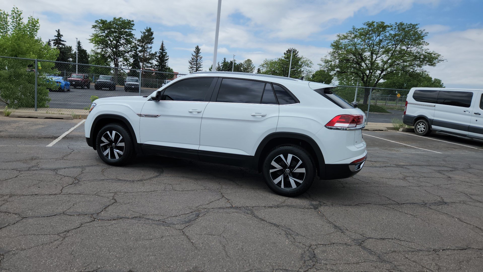 Used 2022 Volkswagen Atlas Cross Sport SE FWD image 7