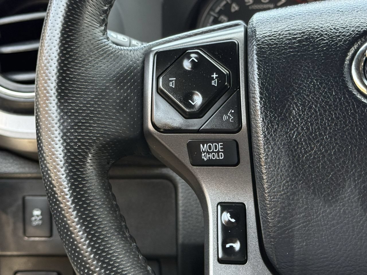 Used 2023 Toyota Tacoma TRD Sport w/ Technology Package AWD/4WD image 13
