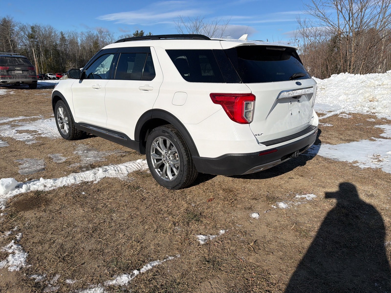 Certified 2022 Ford Explorer XLT w/ Equipment Group 202A image 5