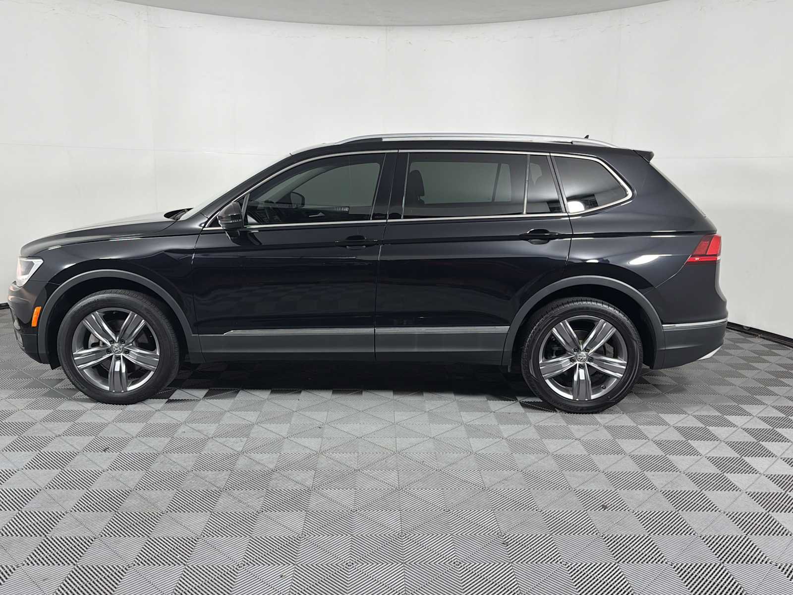 Used 2021 Volkswagen Tiguan SEL AWD/4WD image 7