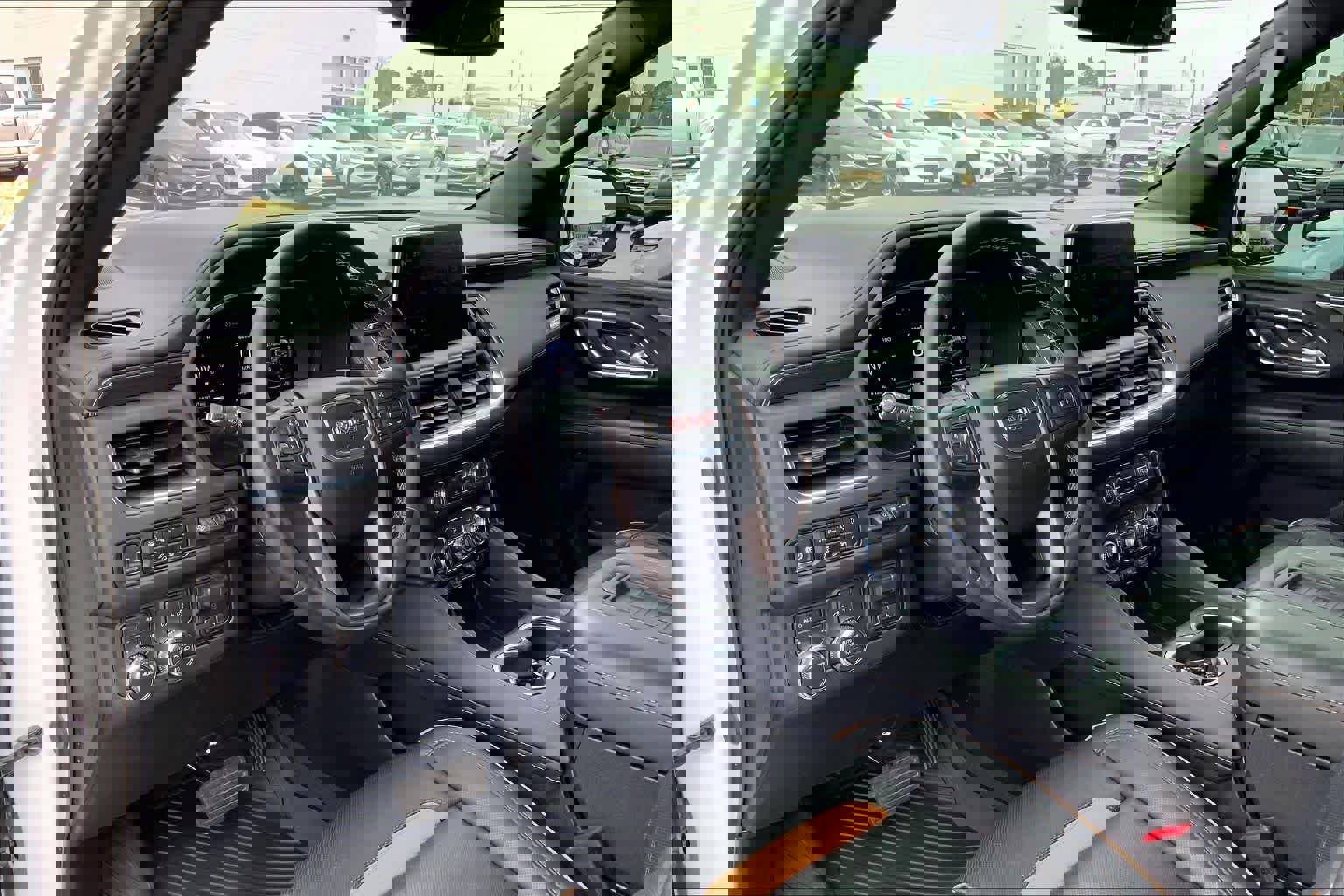 Used 2024 GMC Yukon AT4 w/ Technology Package image 17