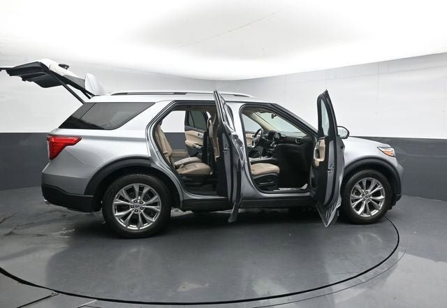Certified 2023 Ford Explorer Limited w/ Equipment Group 301A RWD image 38