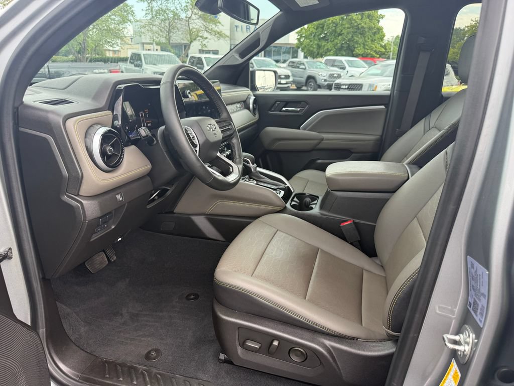 Used 2024 Chevrolet Colorado ZR2 w/ ZR2 Convenience Package III AWD/4WD image 16