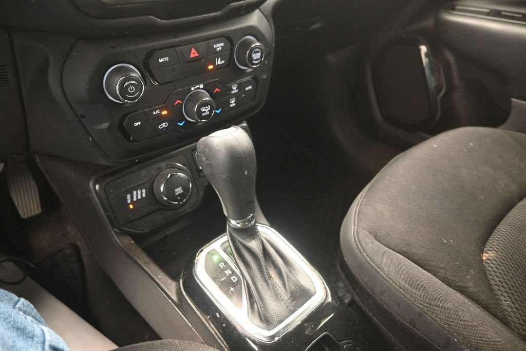 Used 2022 Jeep Renegade Altitude AWD/4WD image 28