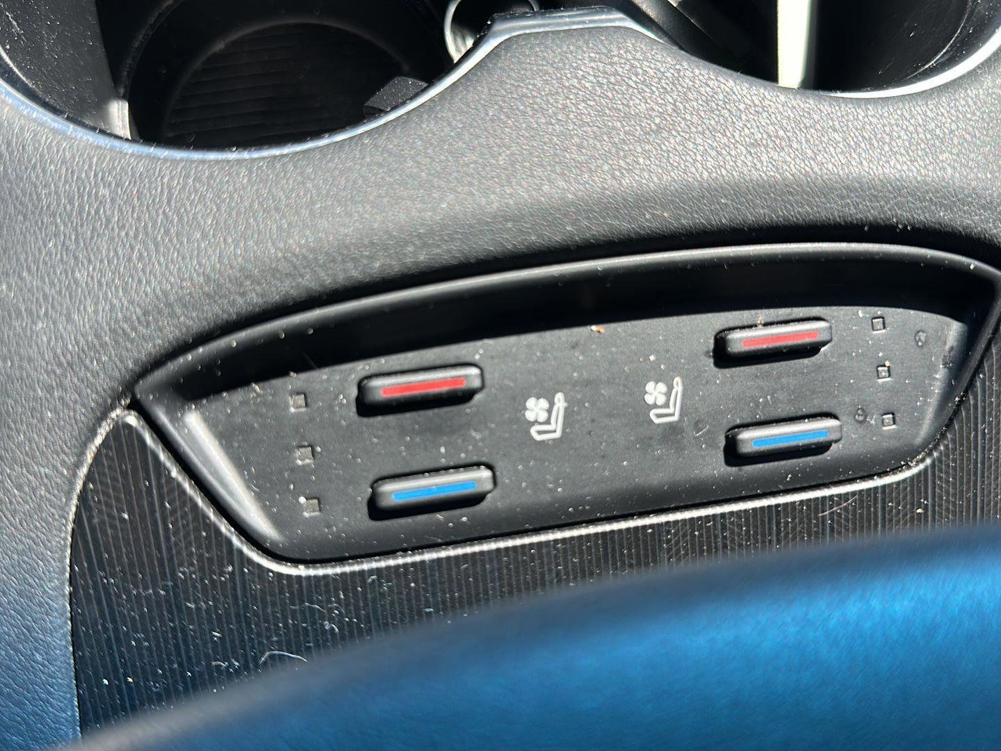 Used 2021 Toyota Venza Limited w/ Advanced Technology Package image 16