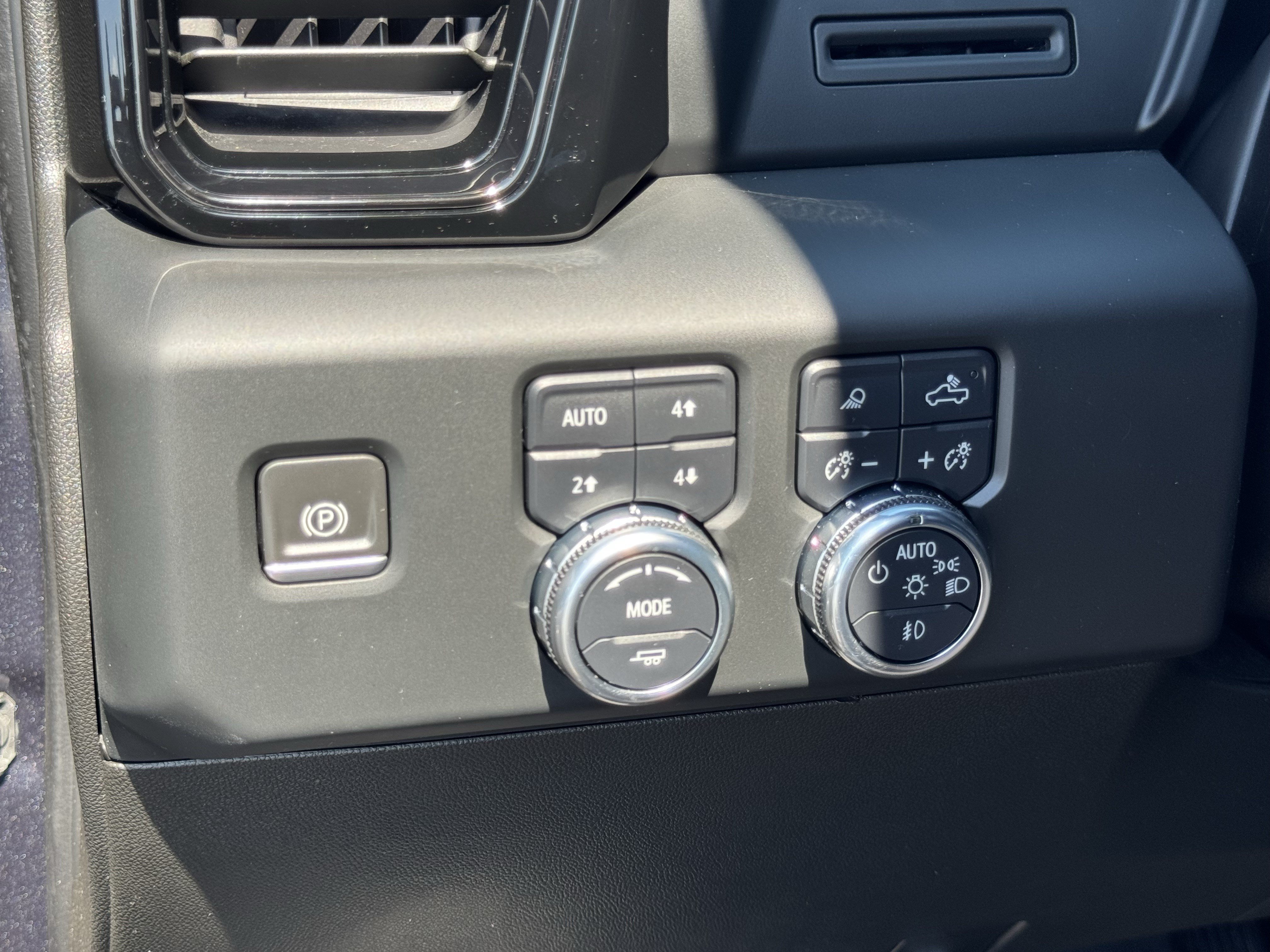 Used 2023 GMC Sierra 1500 AT4 w/ AT4 Premium Package AWD/4WD image 37