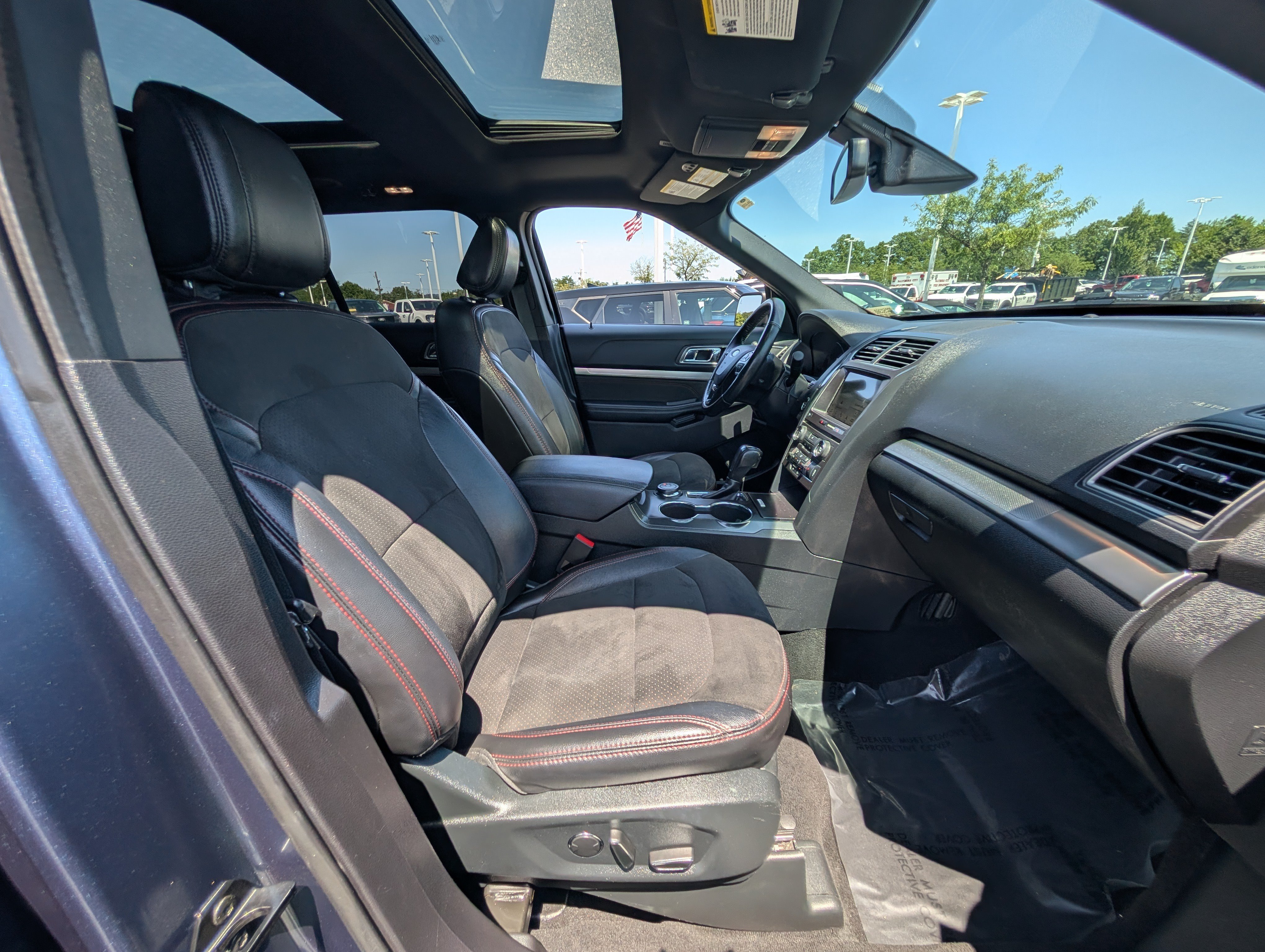 Certified 2018 Ford Explorer XLT w/ Equipment Group 202A AWD/4WD image 10