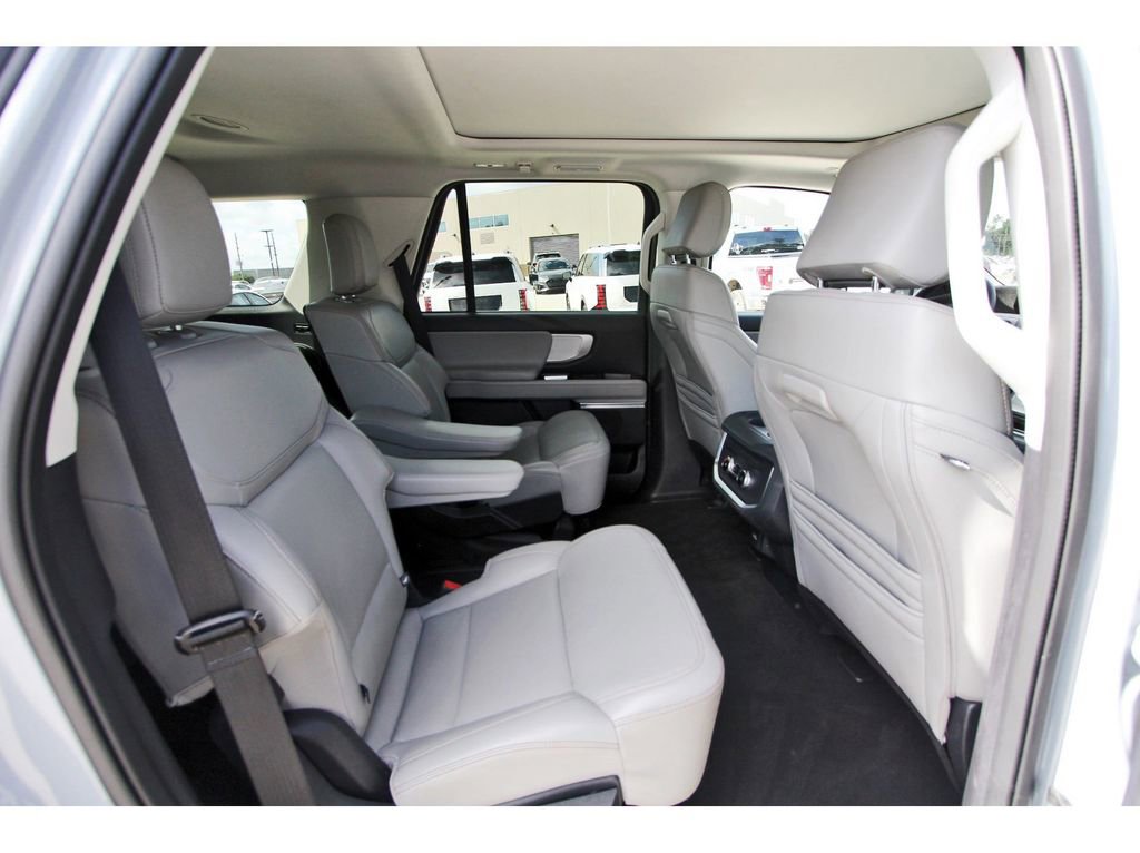 Certified 2025 Ford Expedition Active AWD/4WD image 10
