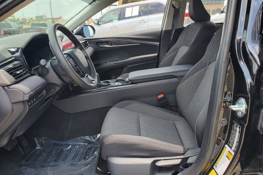 Used 2026 Toyota Camry LE FWD image 4