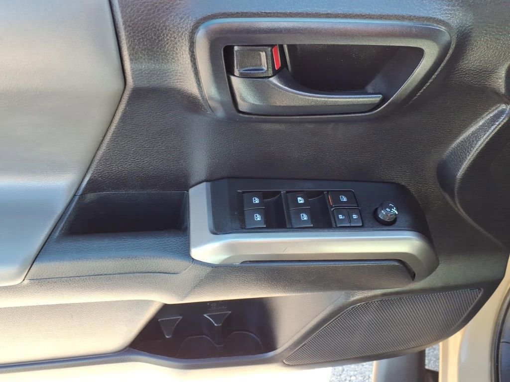 Used 2020 Toyota Tacoma SR5 w/ Technology Package AWD/4WD image 18