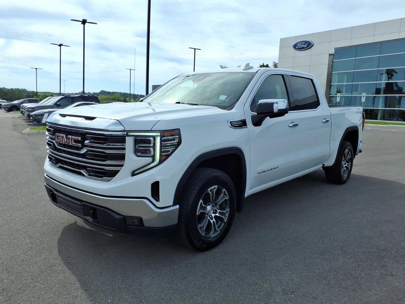 Used 2025 GMC Sierra 1500 SLT AWD/4WD image 7
