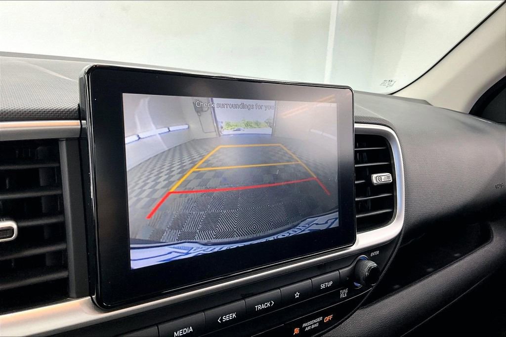 Used 2022 Hyundai Venue SEL FWD image 21