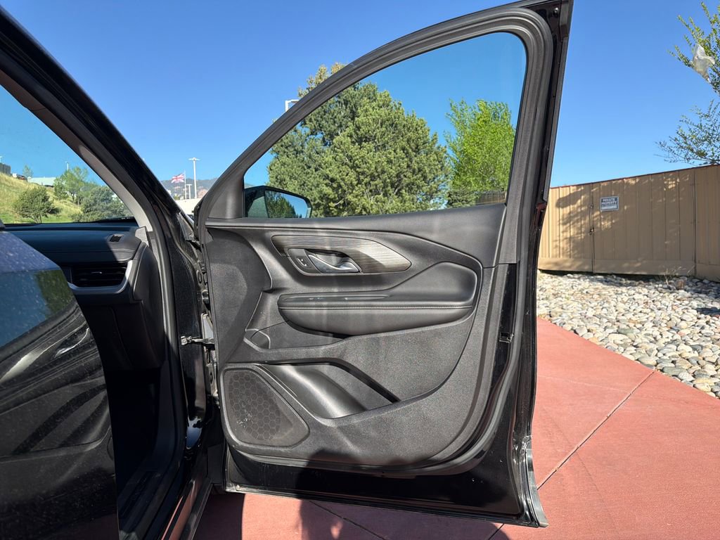 Used 2024 GMC Terrain SLE image 28