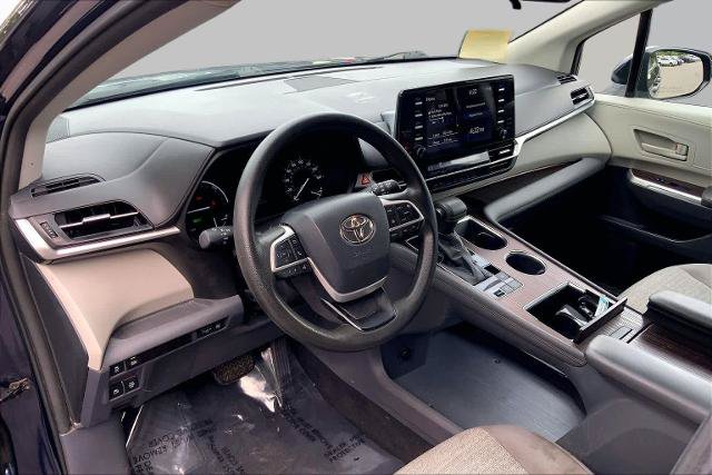 Used 2021 Toyota Sienna LE FWD image 18