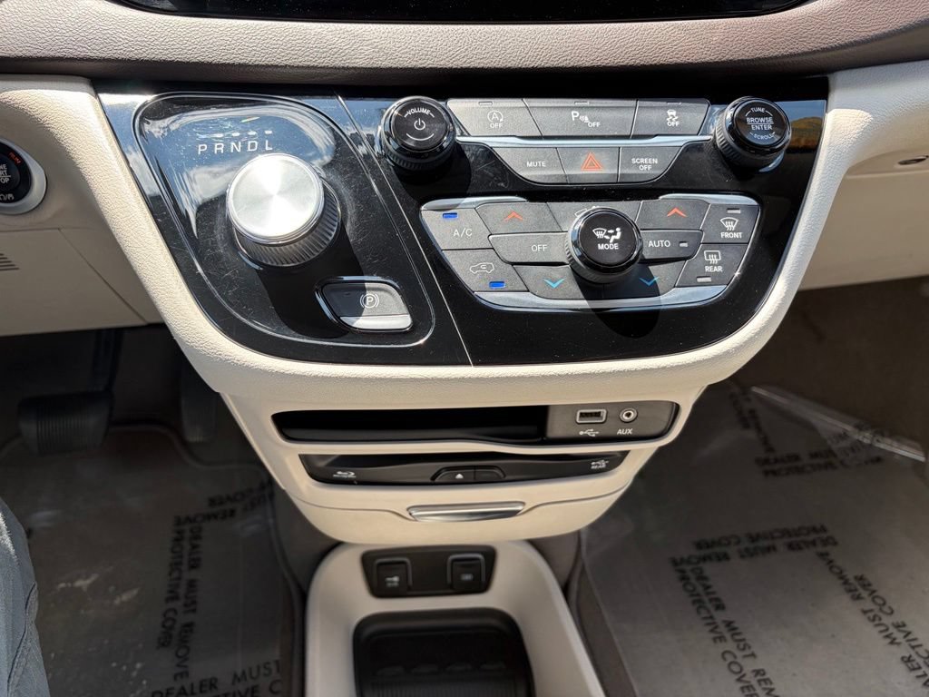 Used 2020 Chrysler Pacifica Touring-L Plus FWD image 44