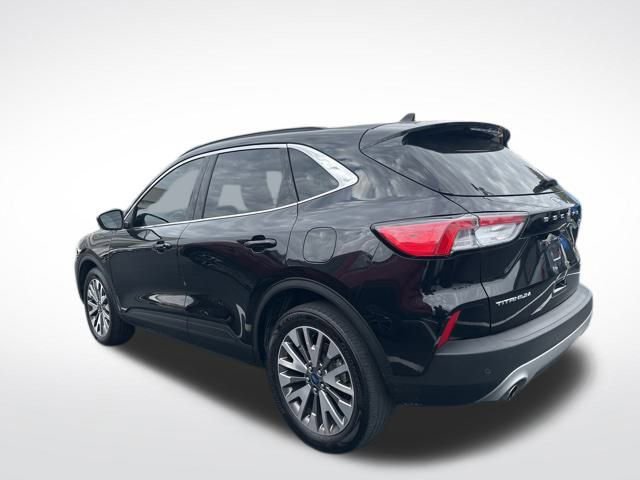 Certified 2022 Ford Escape Titanium image 5