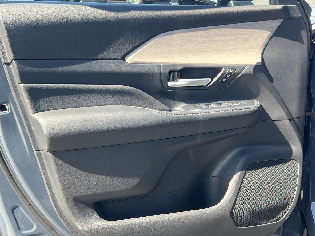 Used 2024 Toyota Grand Highlander AWD image 33