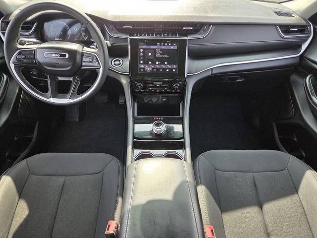 Used 2023 Jeep Grand Cherokee Laredo AWD/4WD image 12