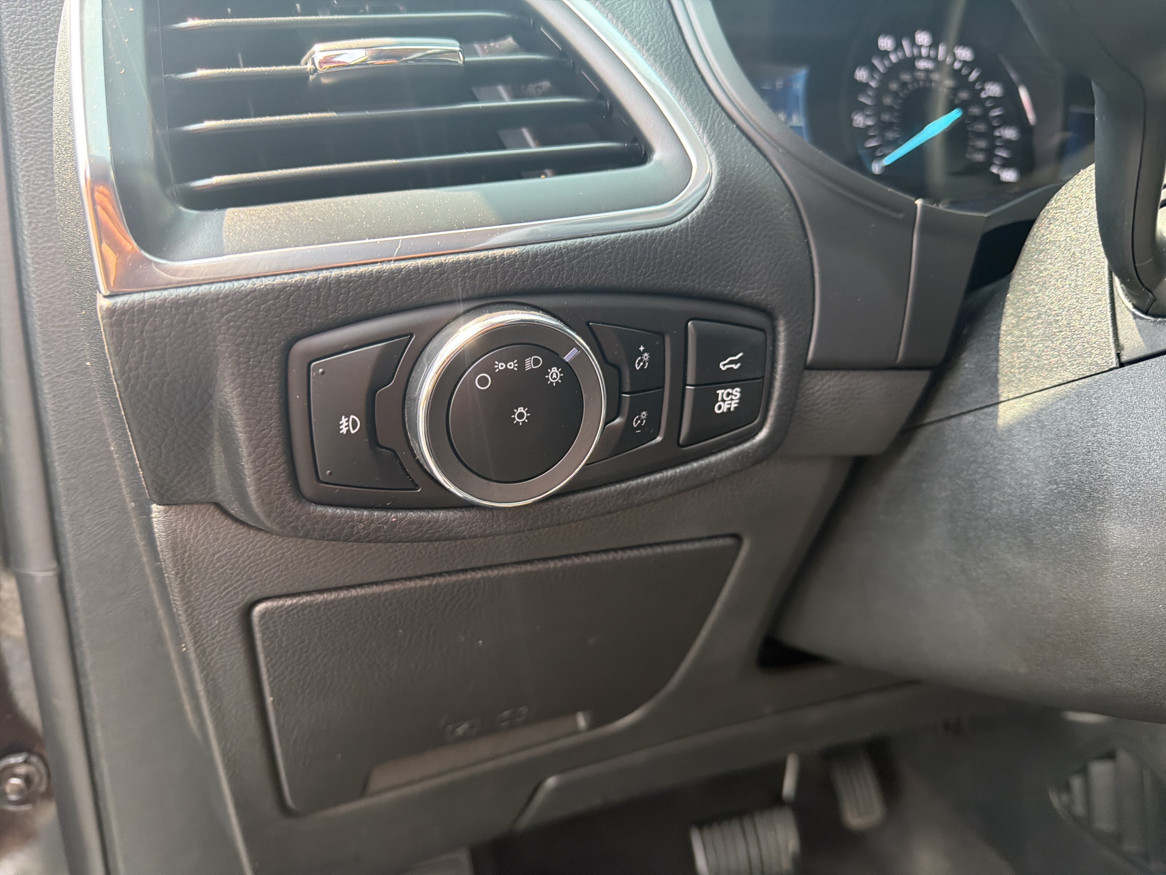 Certified 2024 Ford Edge Titanium AWD/4WD image 31