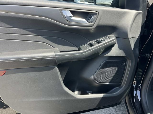 Certified 2025 Ford Escape SE FWD image 33