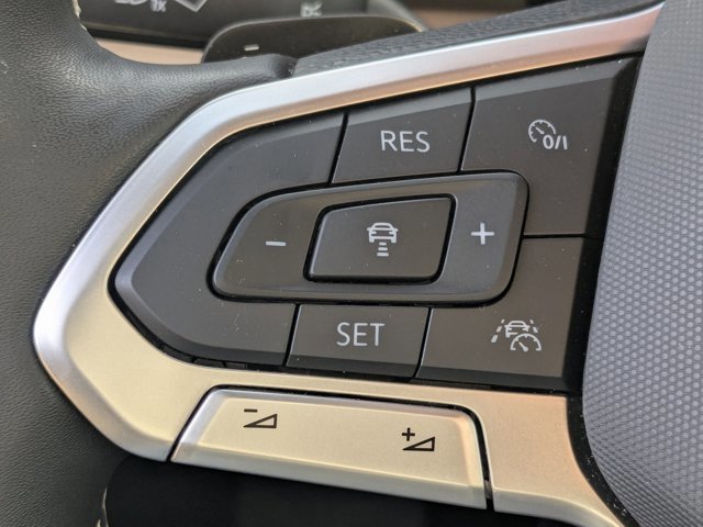 Used 2024 Volkswagen Atlas Cross Sport SE image 25