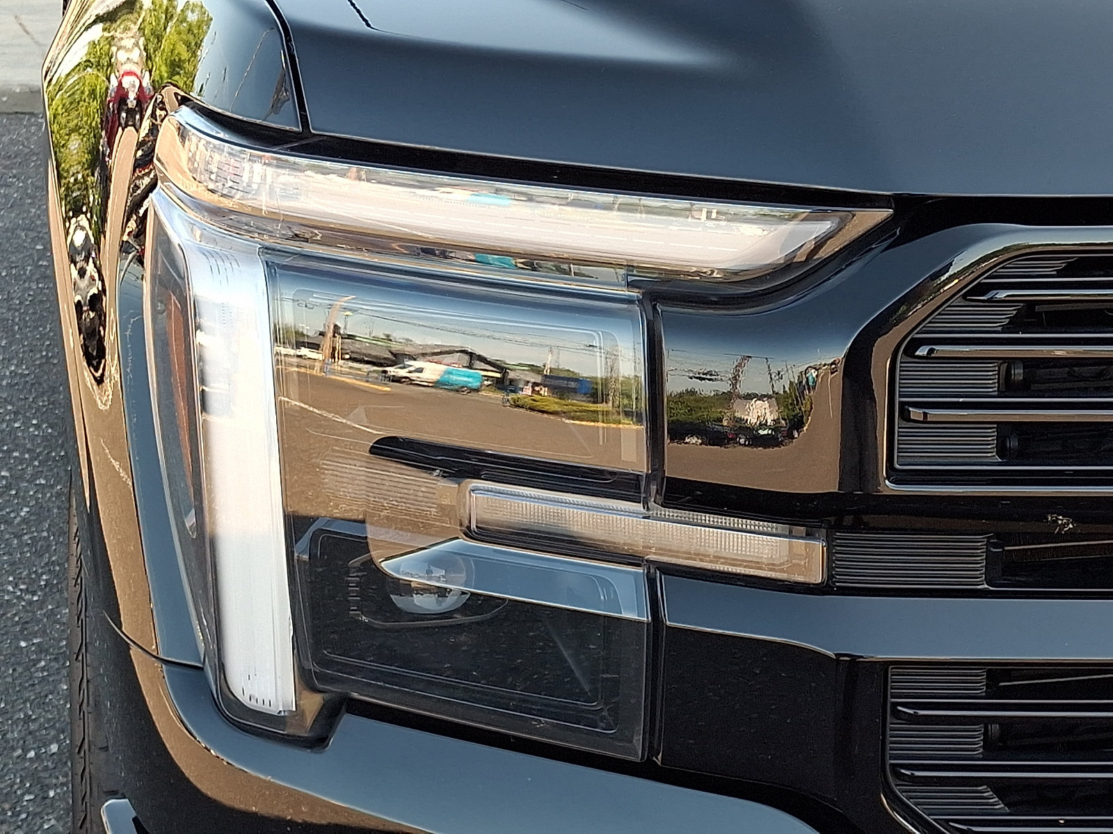 Certified 2025 Ford F150 Platinum AWD/4WD image 9