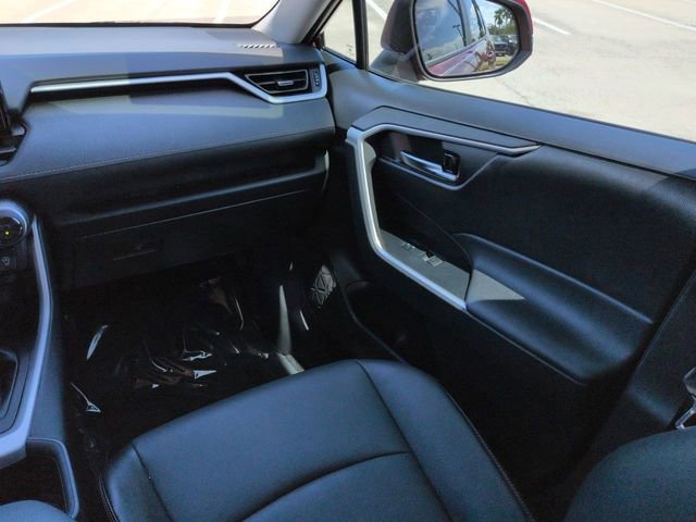 Used 2022 Toyota RAV4 XLE Premium image 17