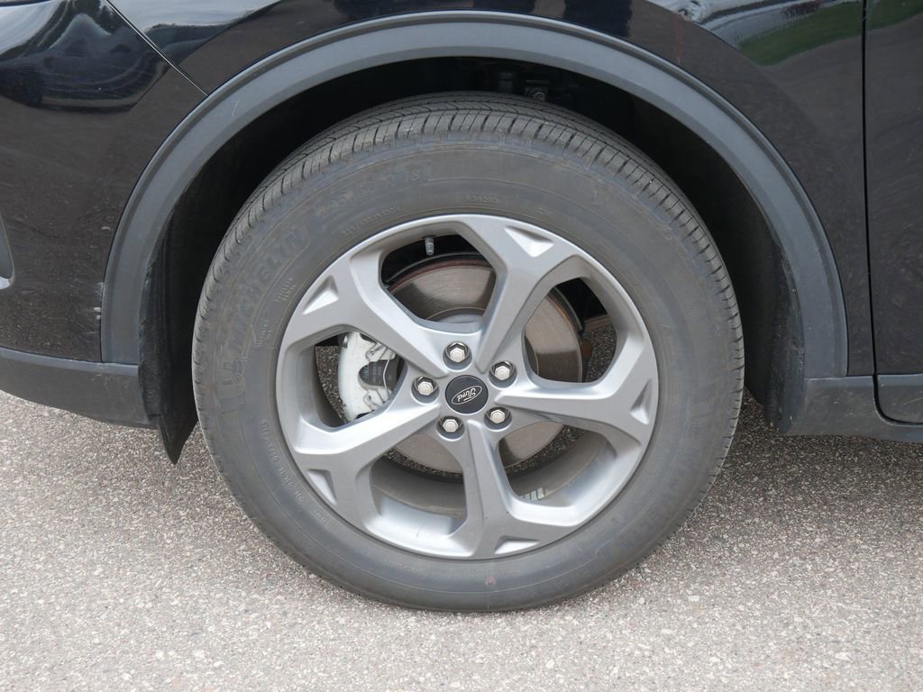 Certified 2025 Ford Escape ST-Line AWD/4WD image 9