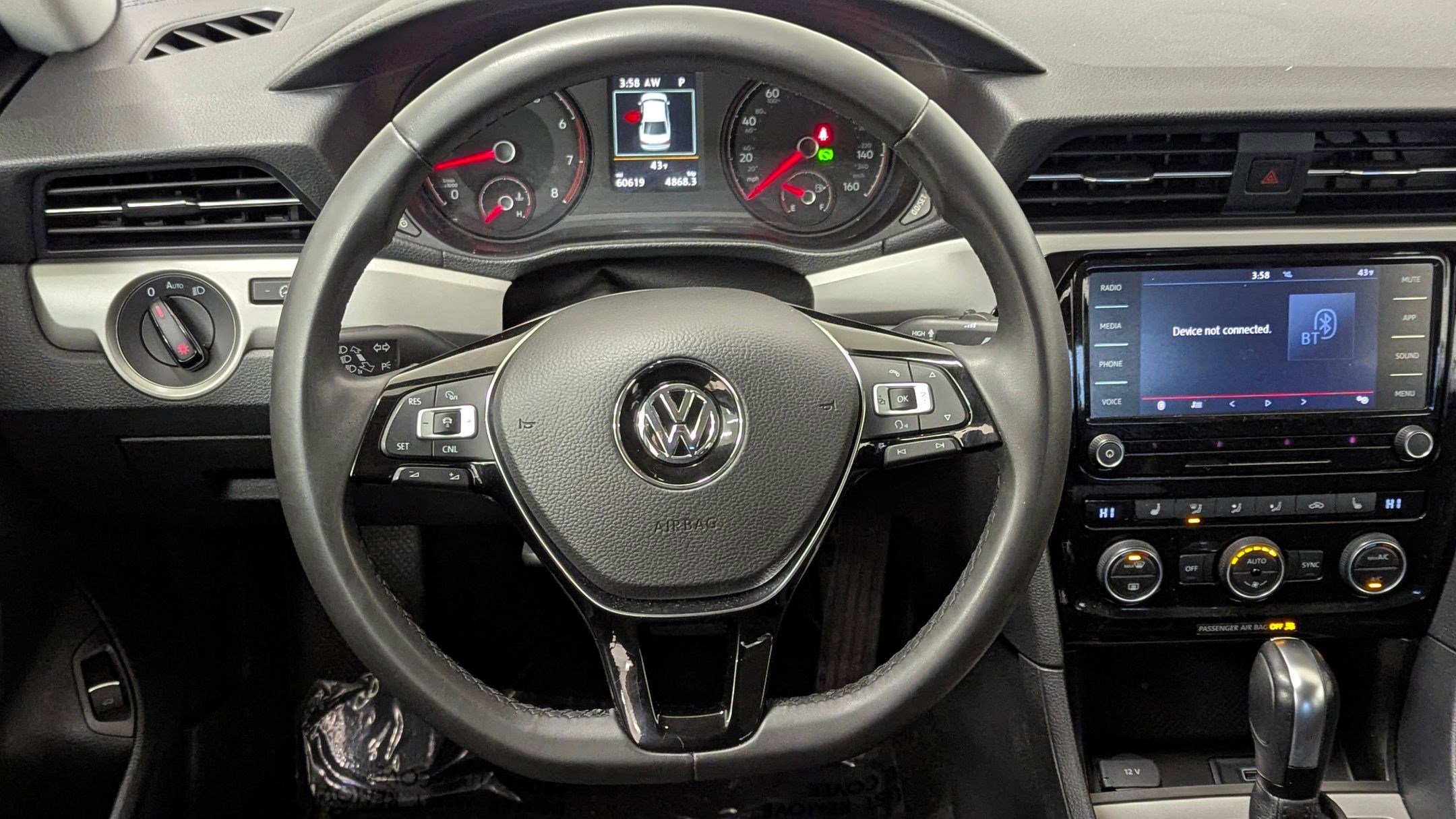 Used 2022 Volkswagen Passat 2.0T SE image 15