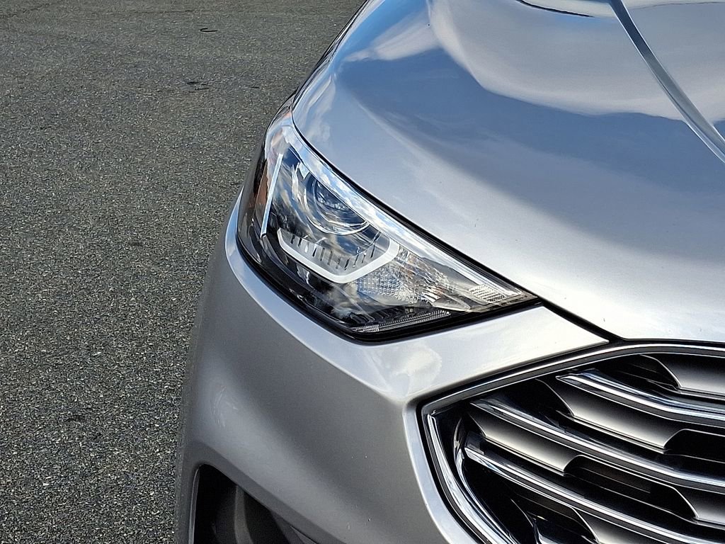 Certified 2022 Ford Edge SE image 9