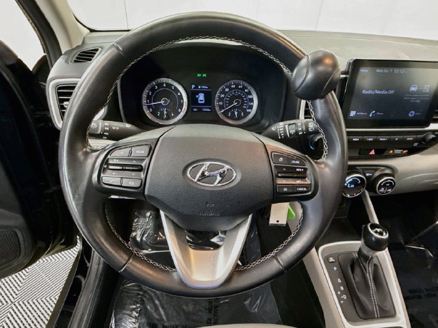 Used 2022 Hyundai Venue SEL FWD image 11