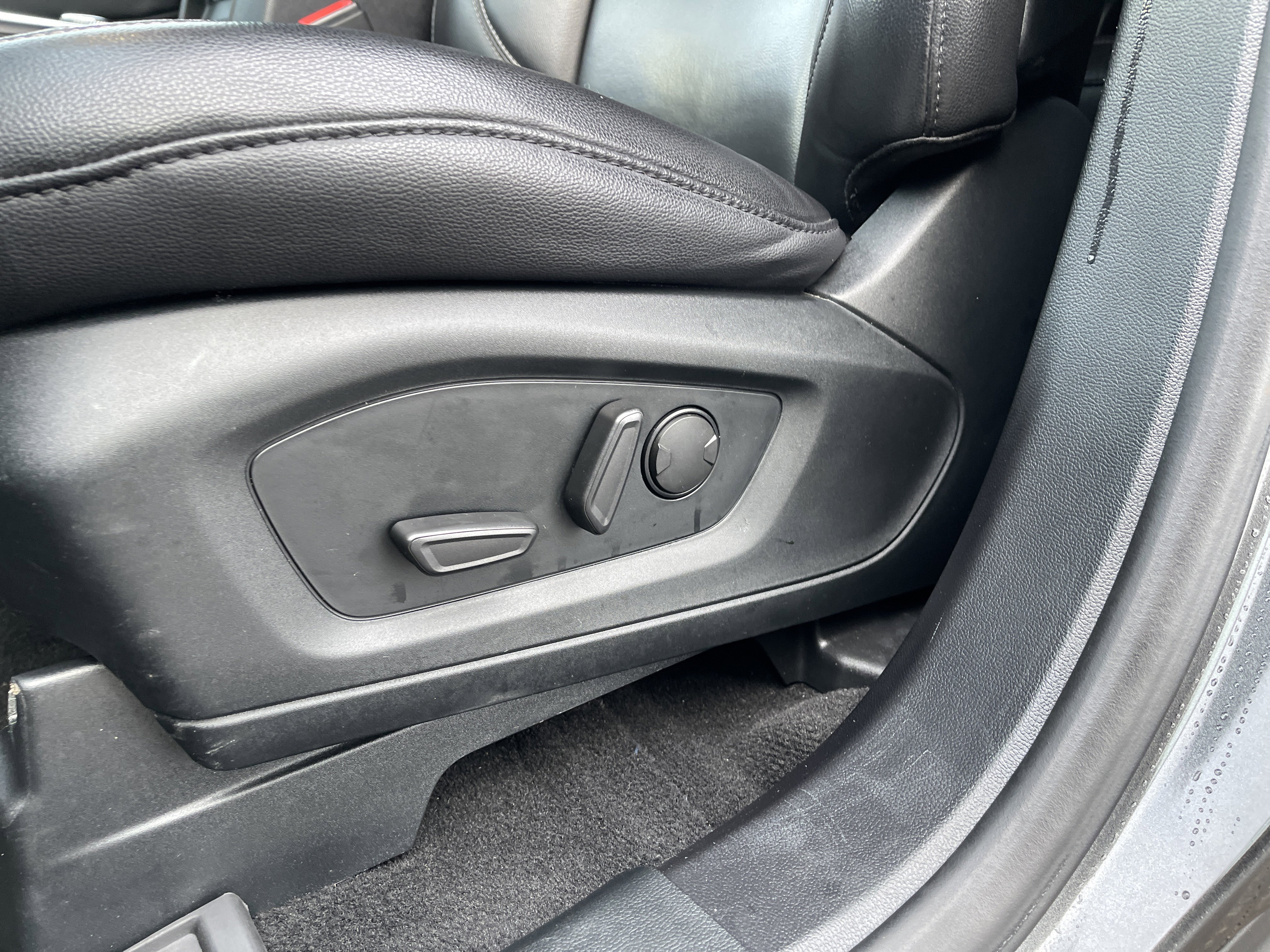 Certified 2020 Ford Explorer XLT w/ Equipment Group 202A image 14