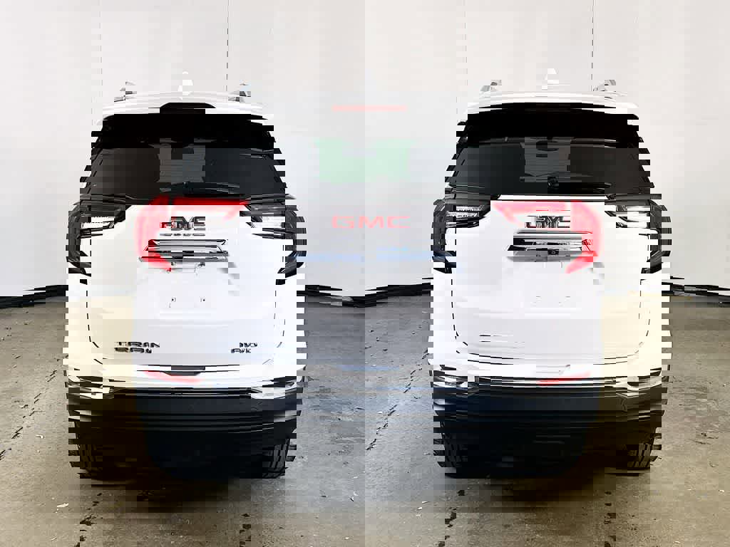 Used 2024 GMC Terrain SLT image 3