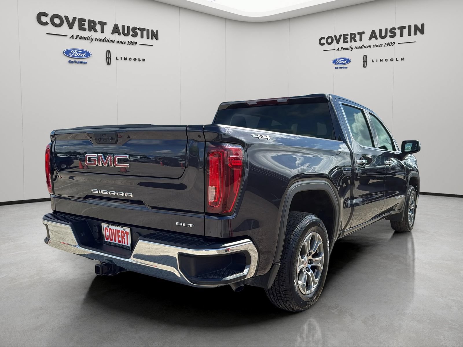 Used 2024 GMC Sierra 1500 SLT AWD/4WD image 5