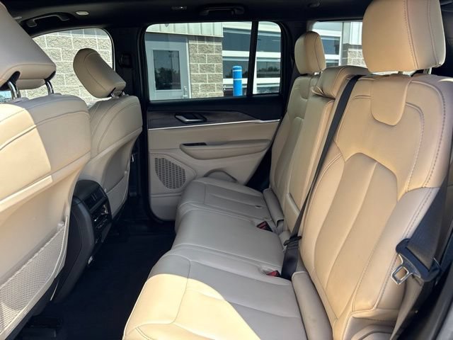 Used 2023 Jeep Grand Cherokee Limited AWD/4WD image 32