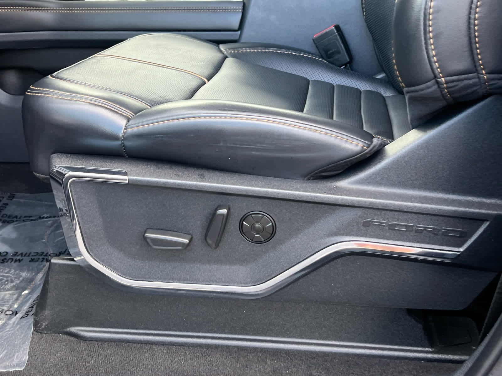 Certified 2024 Ford F250 Platinum image 28