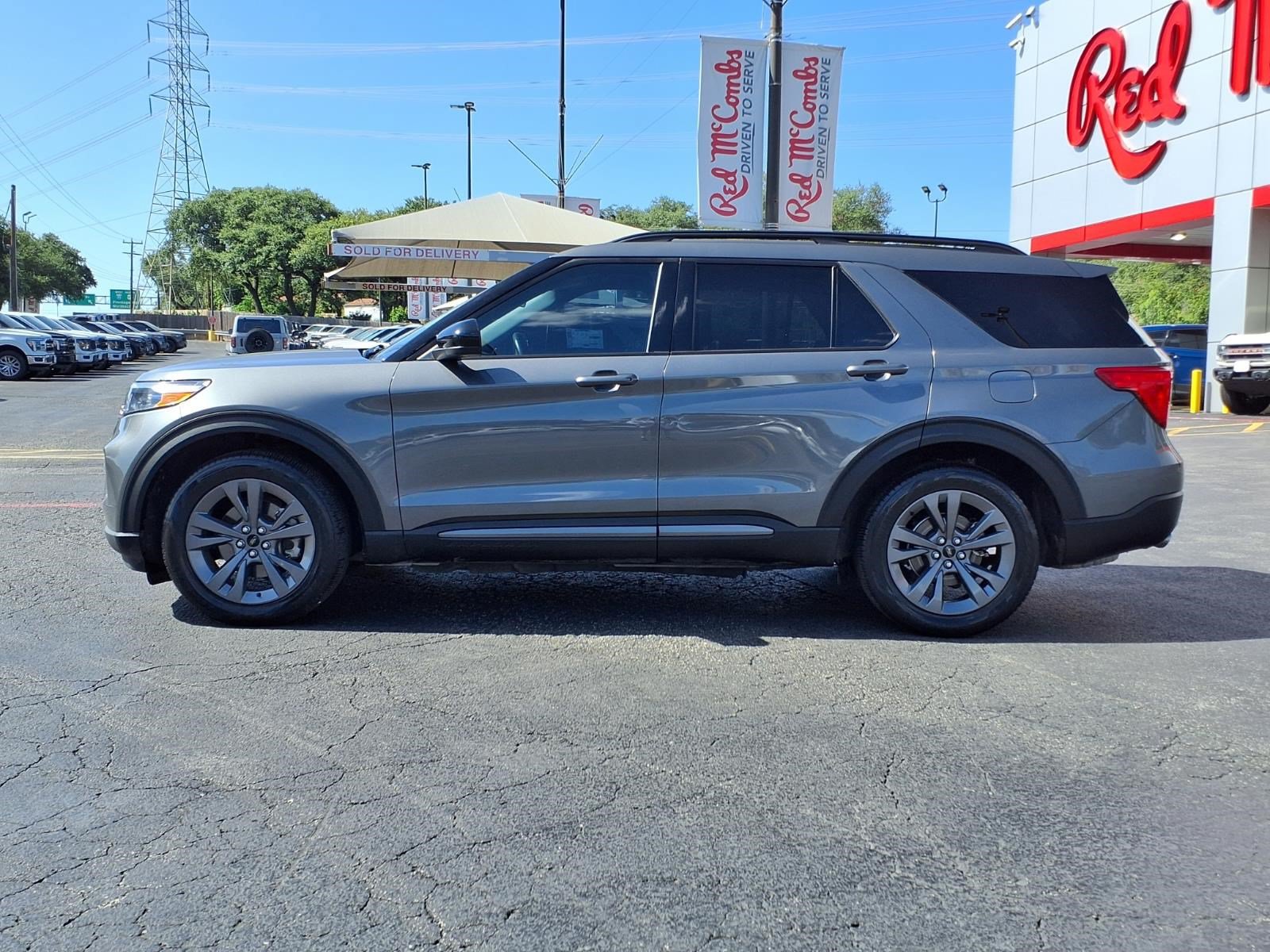 Certified 2023 Ford Explorer XLT w/ Equipment Group 202A RWD image 9
