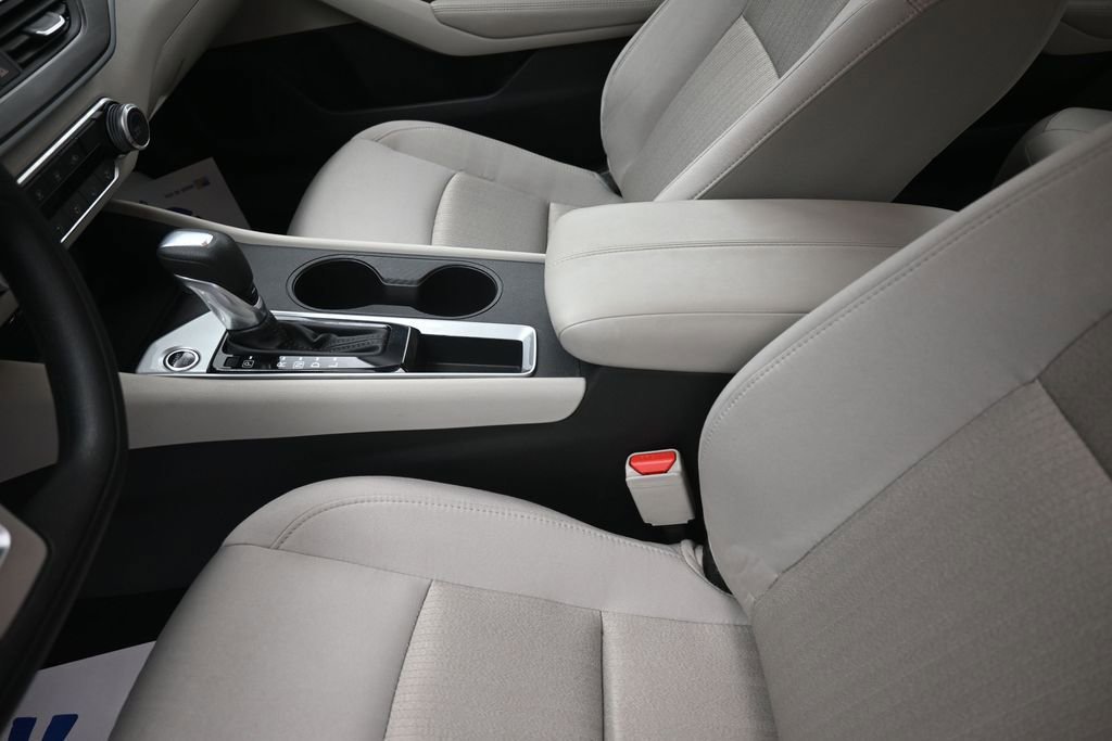 Used 2025 Nissan Altima 2.5 SV FWD image 21