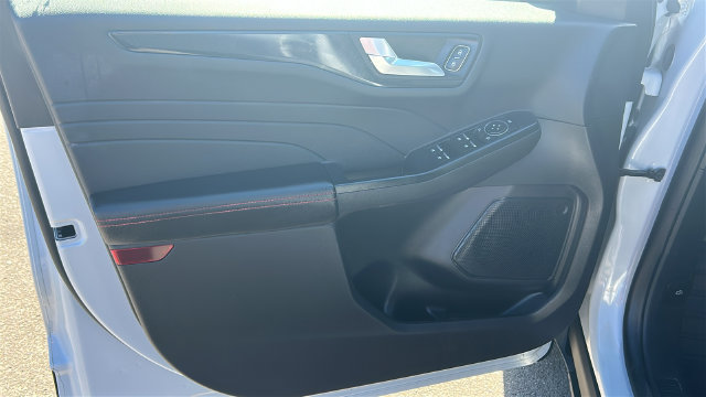 Certified 2025 Ford Escape ST-Line Select AWD/4WD image 16