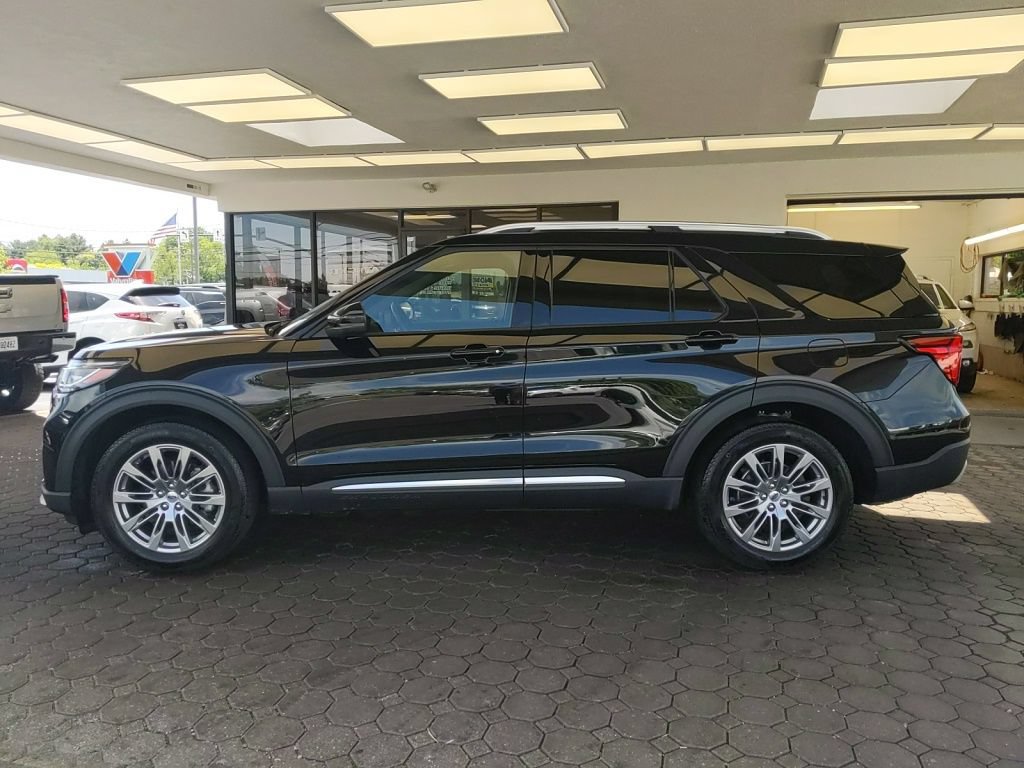 Certified 2025 Ford Explorer Platinum AWD/4WD image 11
