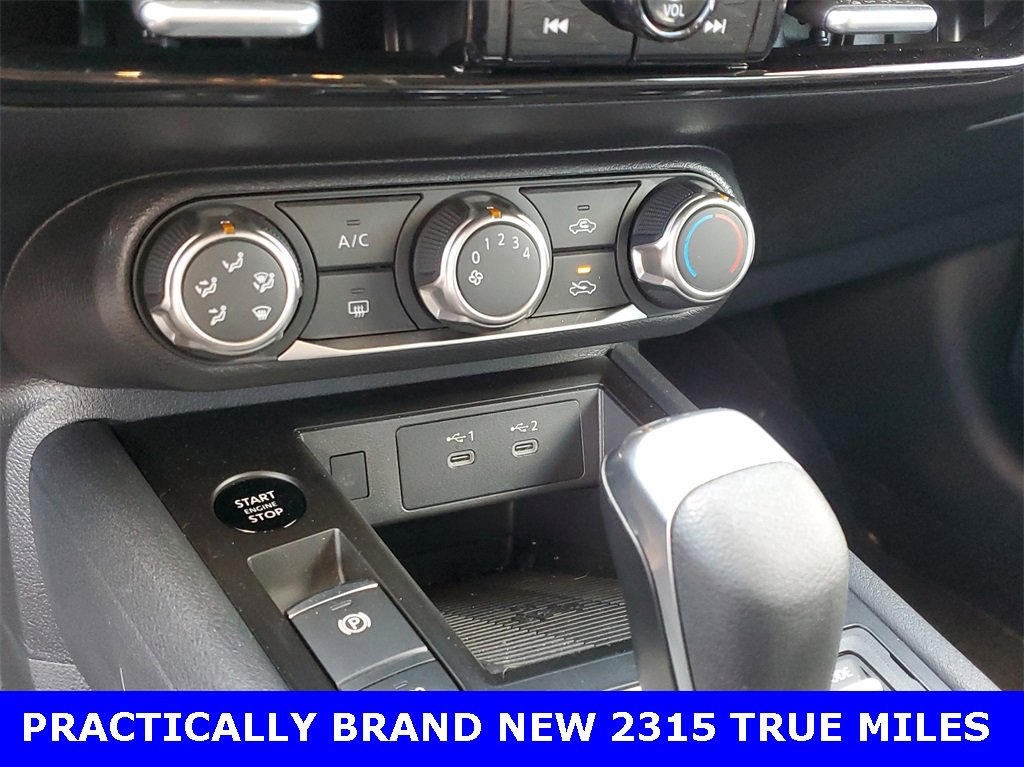 Used 2025 Nissan Kicks SV image 23