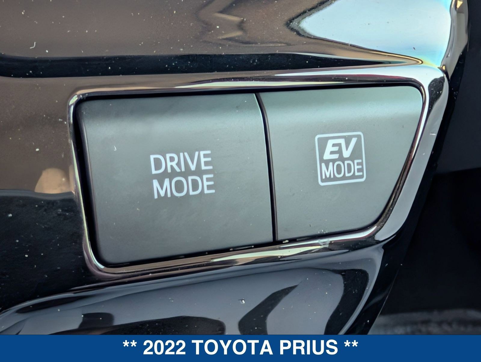 Used 2022 Toyota Prius LE image 30