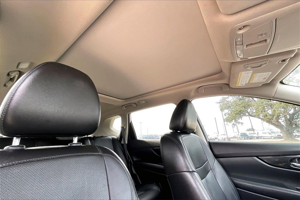 Used 2017 Nissan Rogue SL w/ SL Premium Package image 28