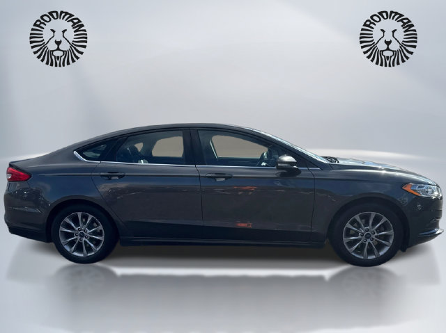 Certified 2017 Ford Fusion SE FWD image 5