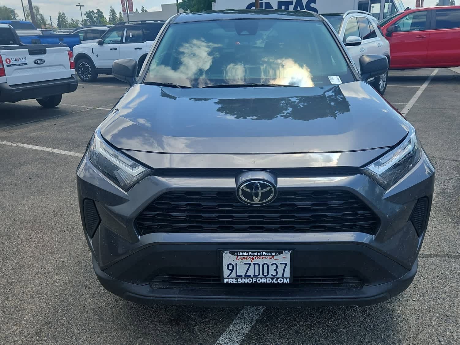 Used 2024 Toyota RAV4 LE AWD/4WD image 4