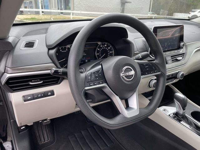 Used 2025 Nissan Altima 2.5 SV image 18
